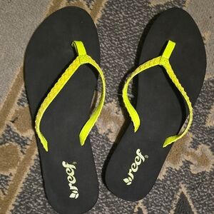 Reef Black Flip Flops with Neon Yellow Braided Straps New Without Tags